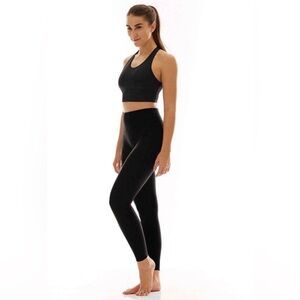 K-DEER Black Seamless High-Waisted Sneaker Length Leggings size Medium